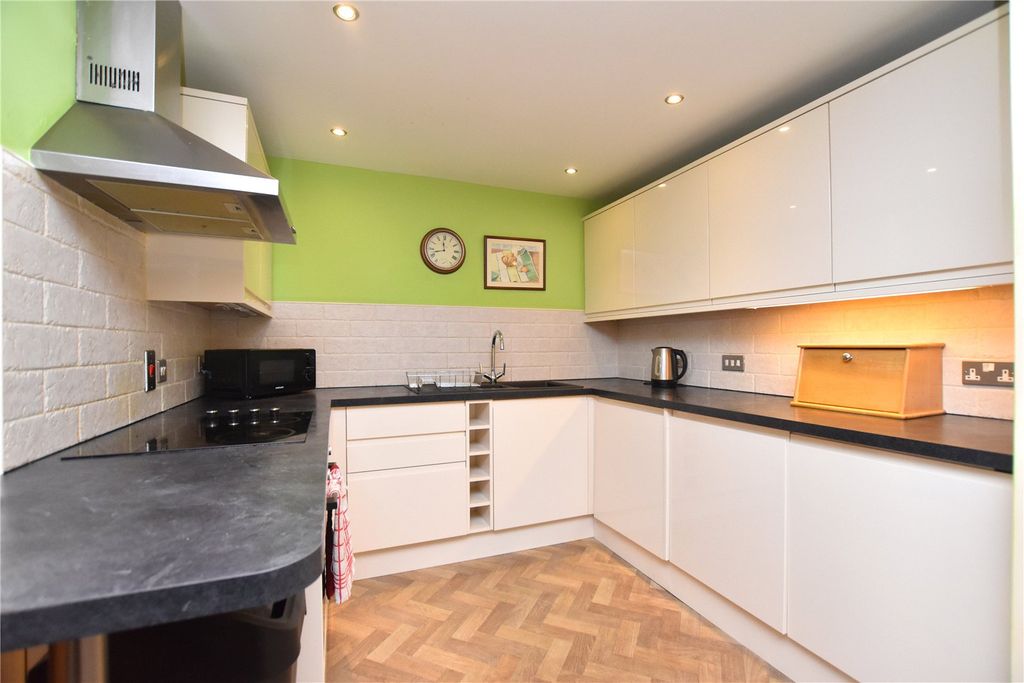Property photo 3 of 16 Picture No. 27
