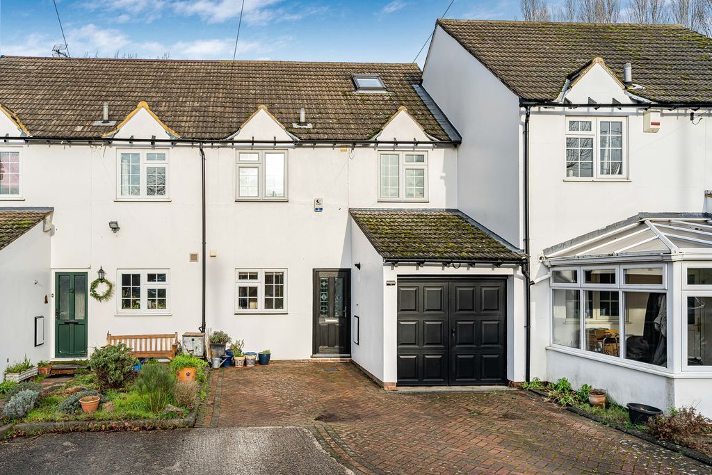 Property photo 1 of 27 Front Aspect