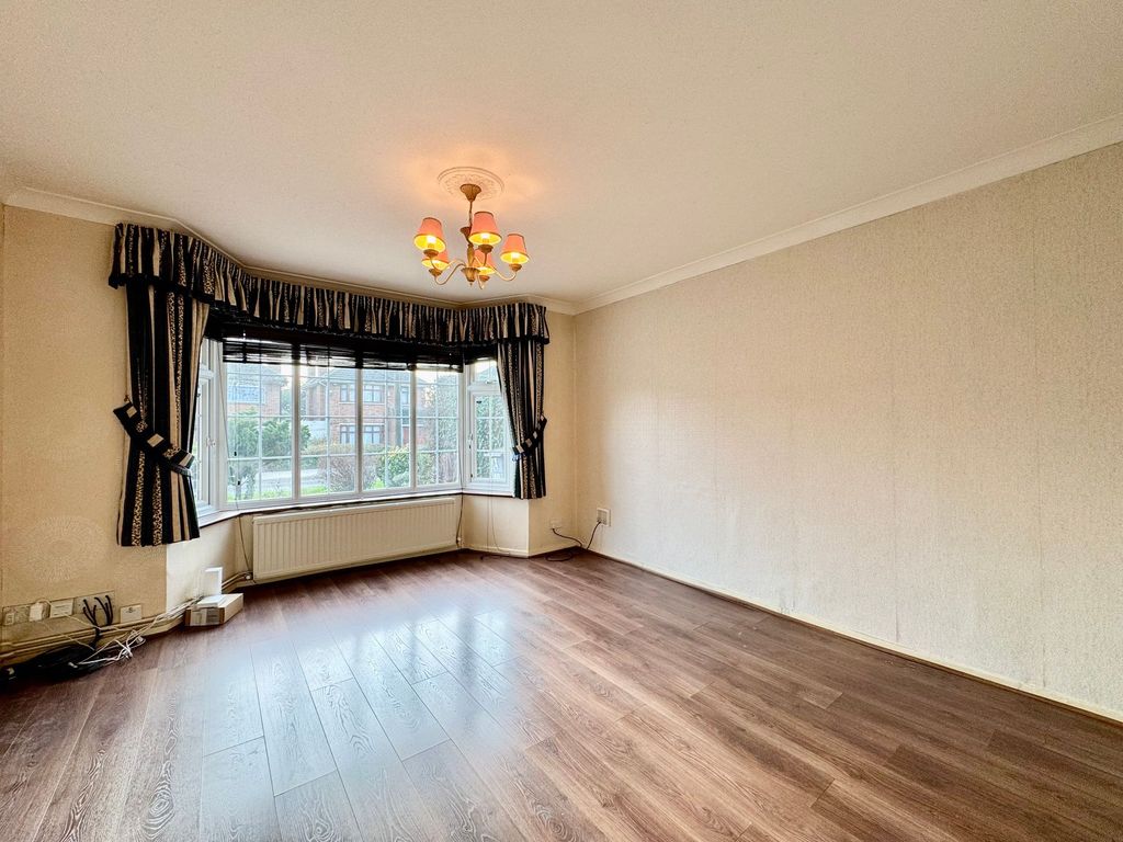 Property photo 2 of 21 Lounge