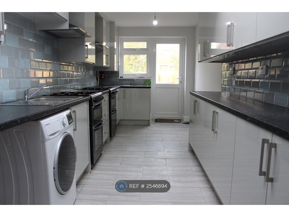 Property photo 1 of 6 Kitchen