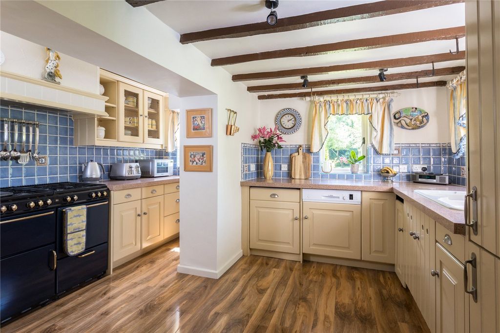 Property photo 2 of 25 Kitchen
