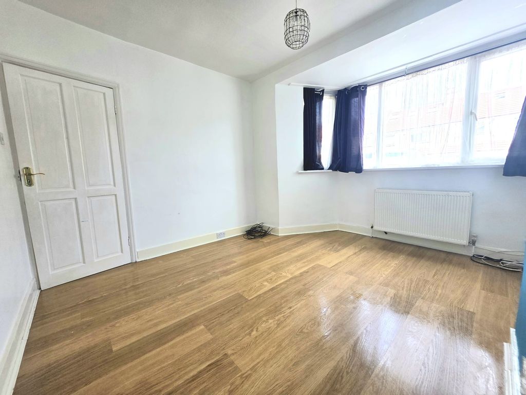 Property photo 3 of 13 11