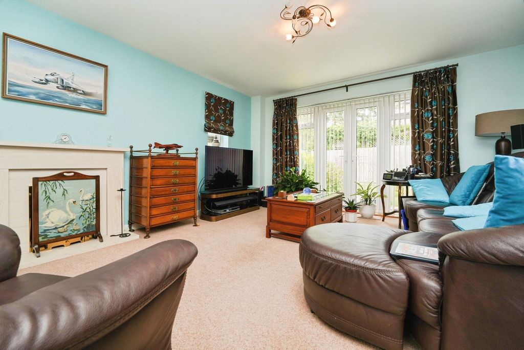 Property photo 3 of 17 Photo