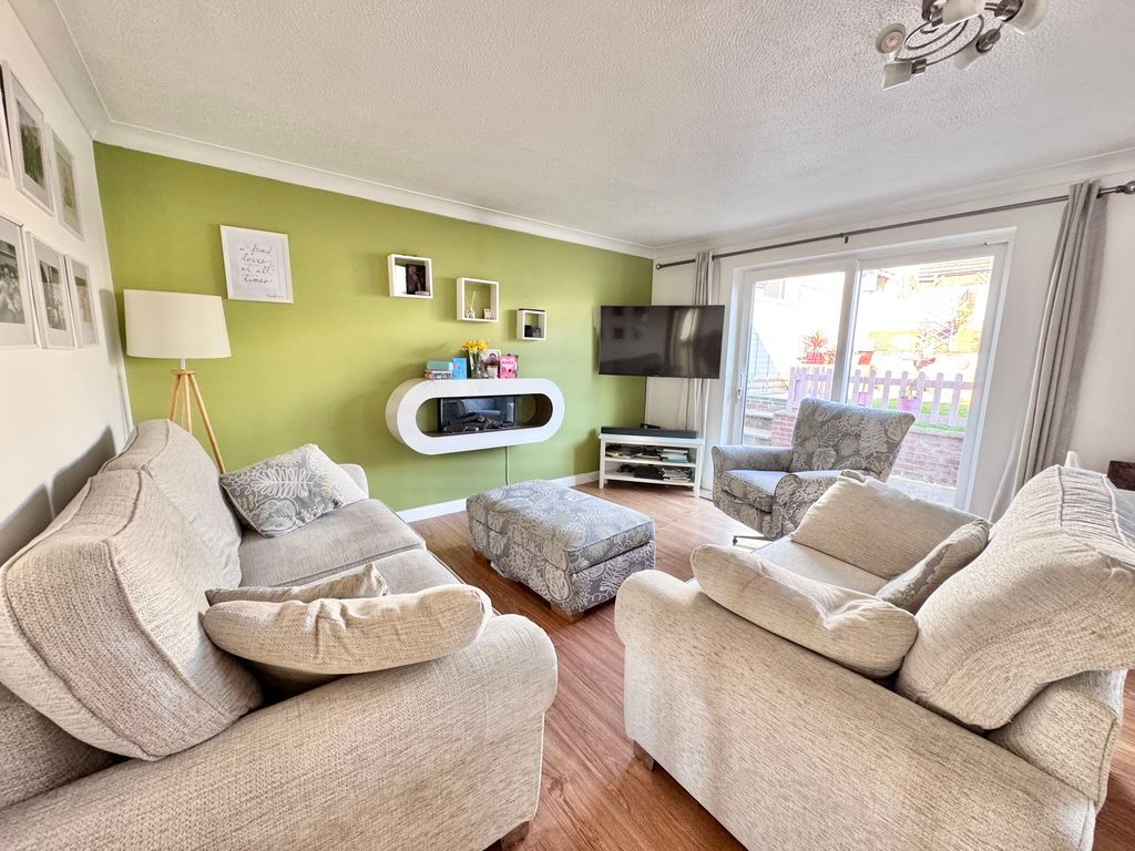 Property photo 3 of 20 Living Room