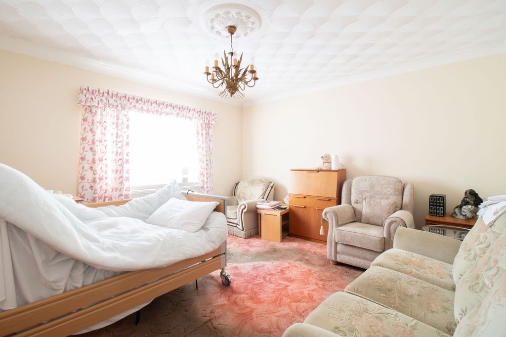 Property photo 3 of 14