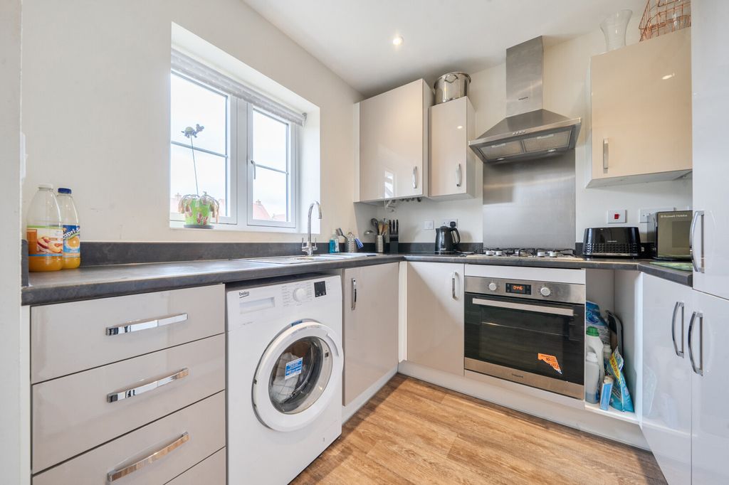 Property photo 3 of 16 Kitchen