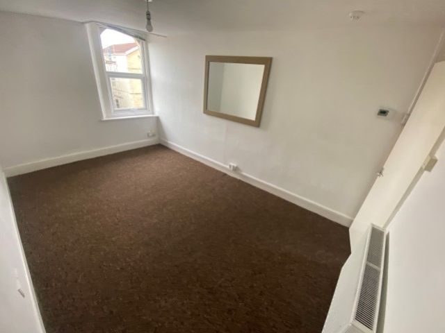 Property photo 3 of 8 Lounge