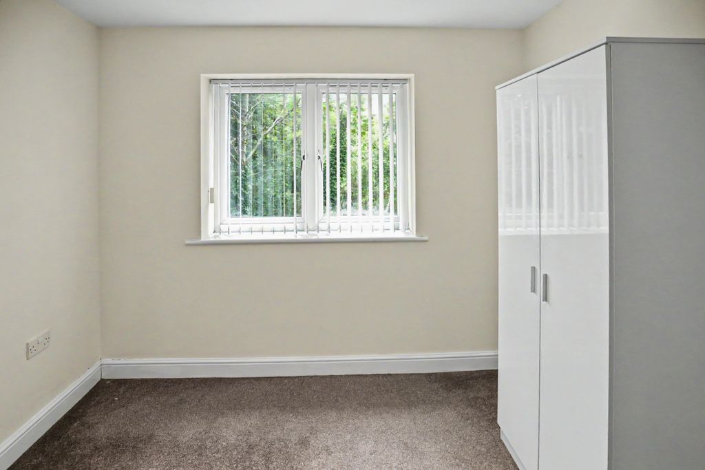 Property photo 3 of 14 17 North Park, King Cross Street, Halifax, West Yorkshire, Hx1 2Hh