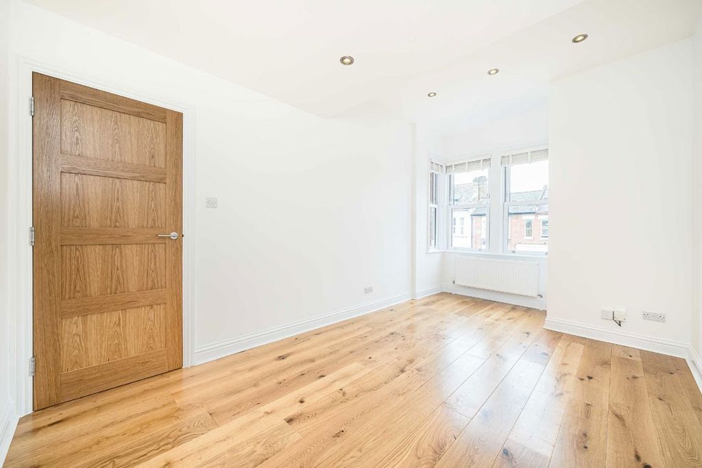 Property photo 3 of 7