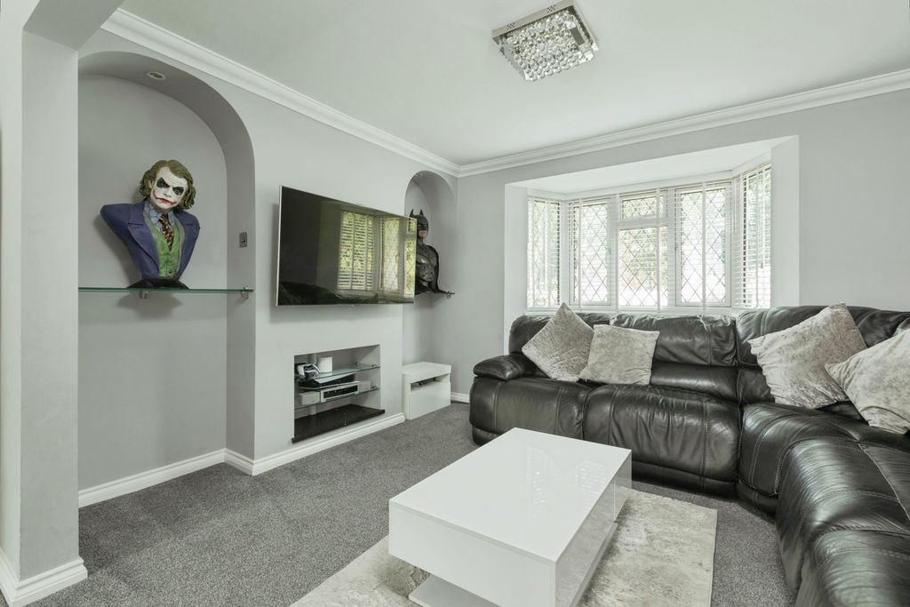 Property photo 2 of 17 Lounge