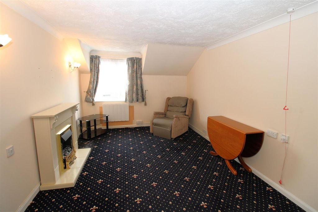 Property photo 2 of 18 Lounge.Jpg