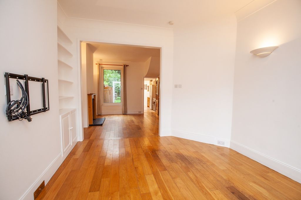 Property photo 3 of 23