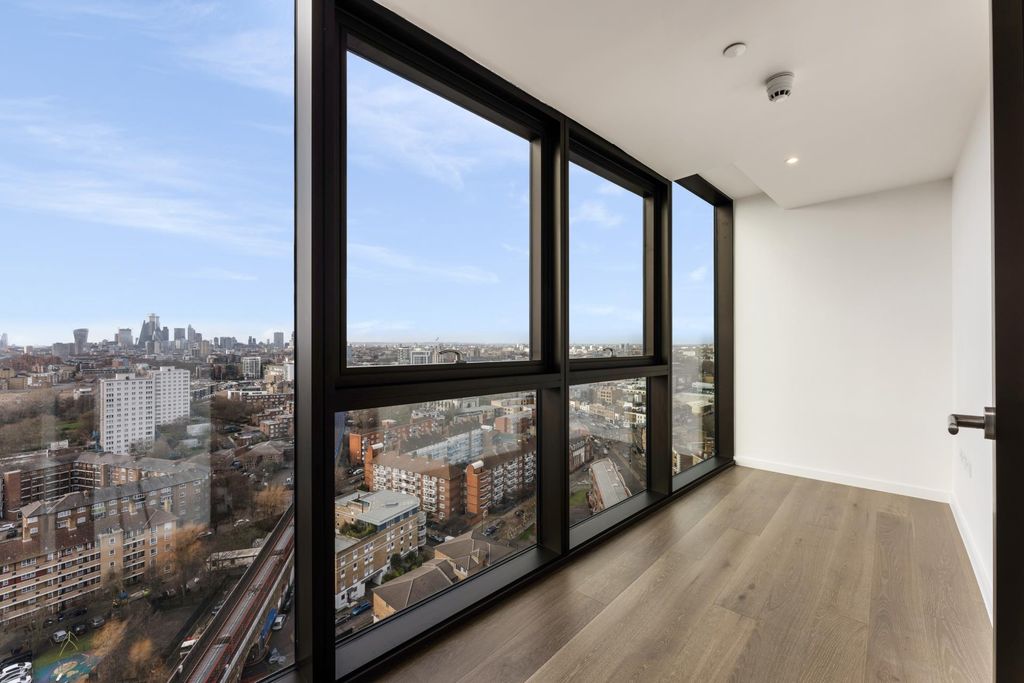 Property photo 2 of 25