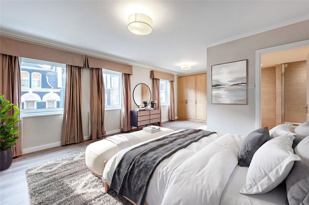 Property photo 2 of 14 Principal Bedroom