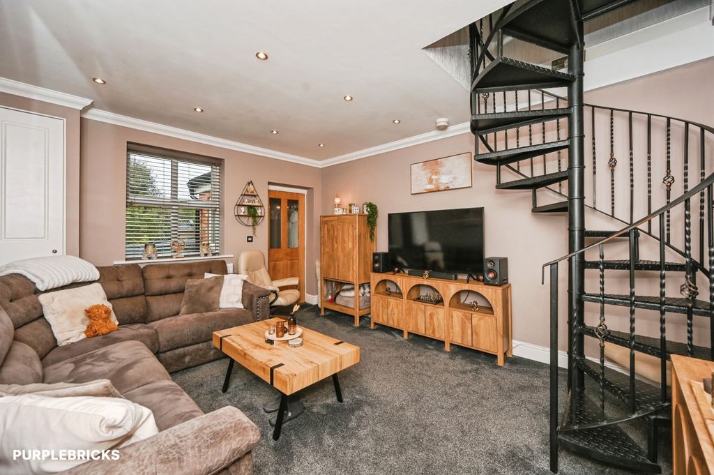 Property photo 2 of 28