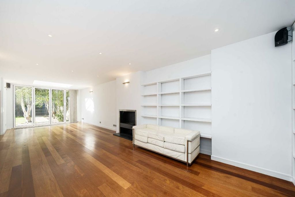 Property photo 2 of 11