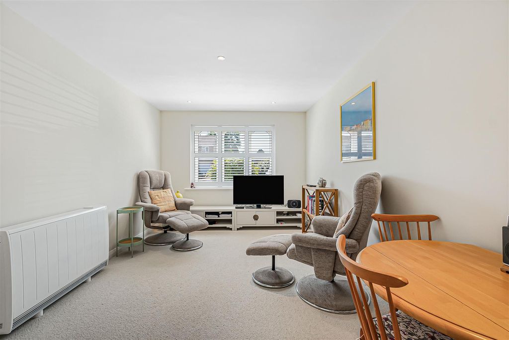 Property photo 3 of 17 6_86047.Jpg