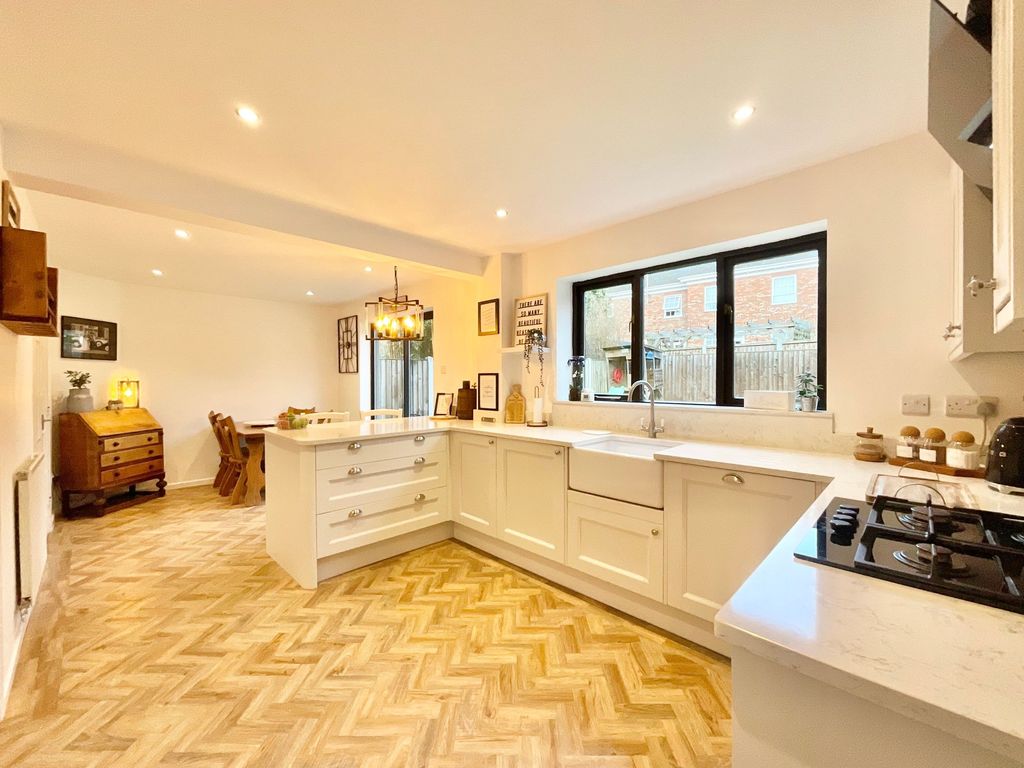 Property photo 3 of 27