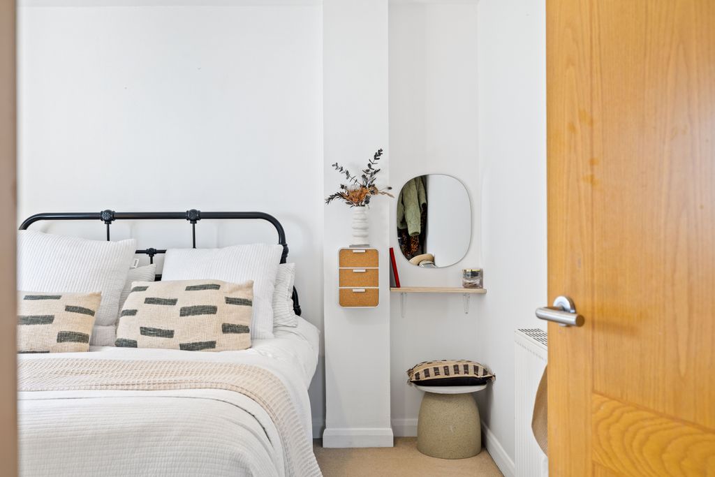Additional image 14 of 2 bed flat for saleRef: Sb - Glovers Road, Reigate RH2