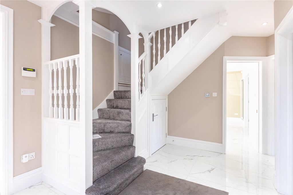 Property photo 2 of 32 Picture No. 20