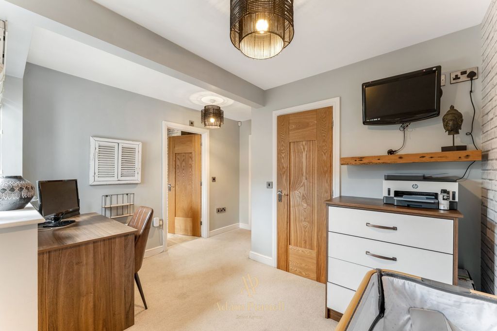 Property photo 3 of 47