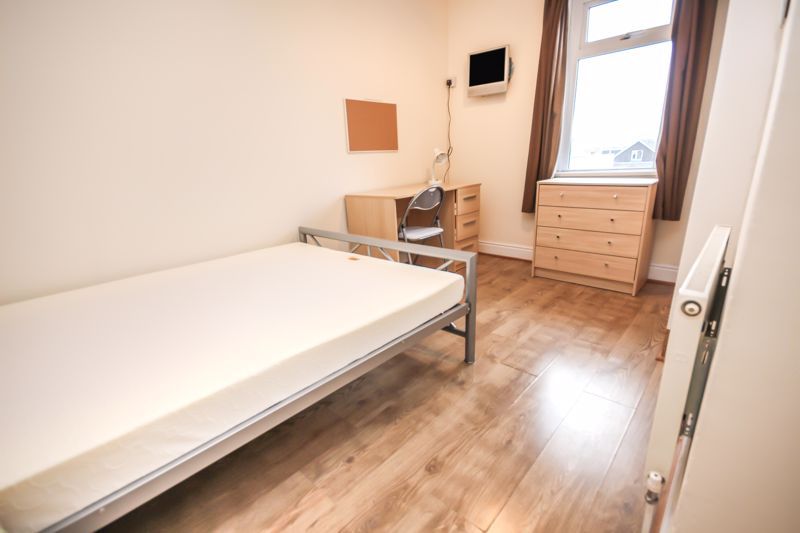 Additional image 13 of 6 bed semi-detached house to rentWallisdown Road, Student House BH12