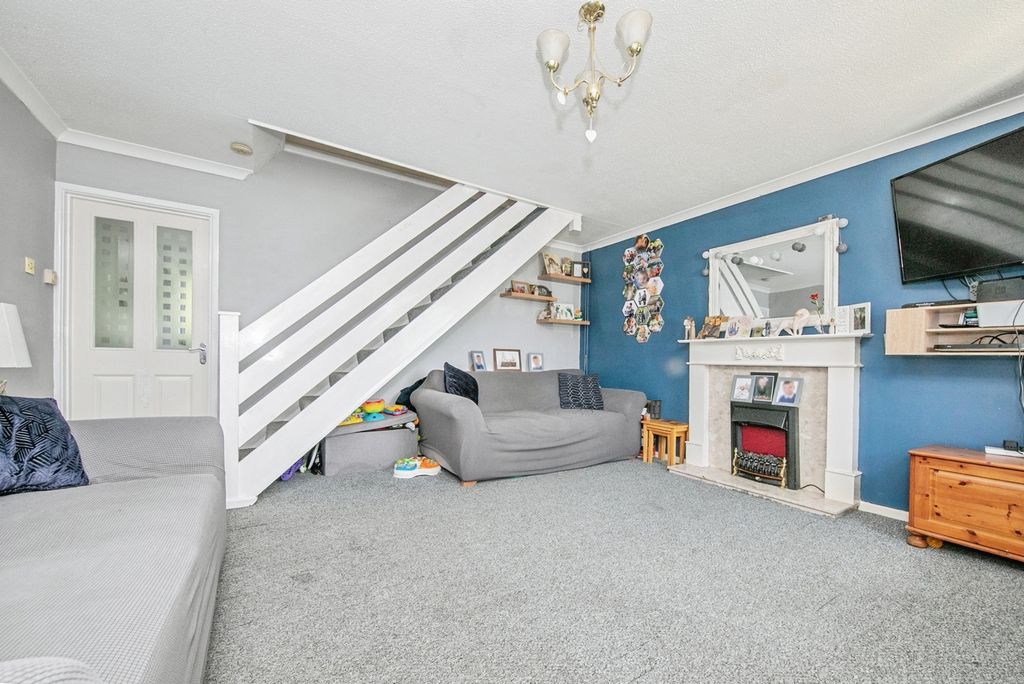 Property photo 2 of 17 Photo