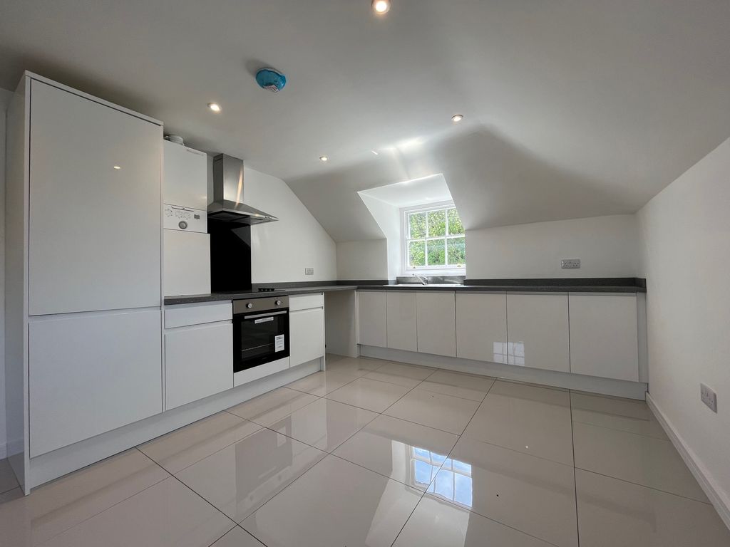 Property photo 3 of 9 Kitchen