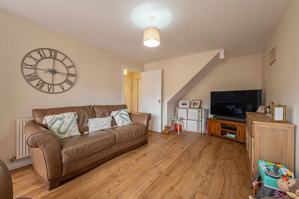 Property photo 2 of 40