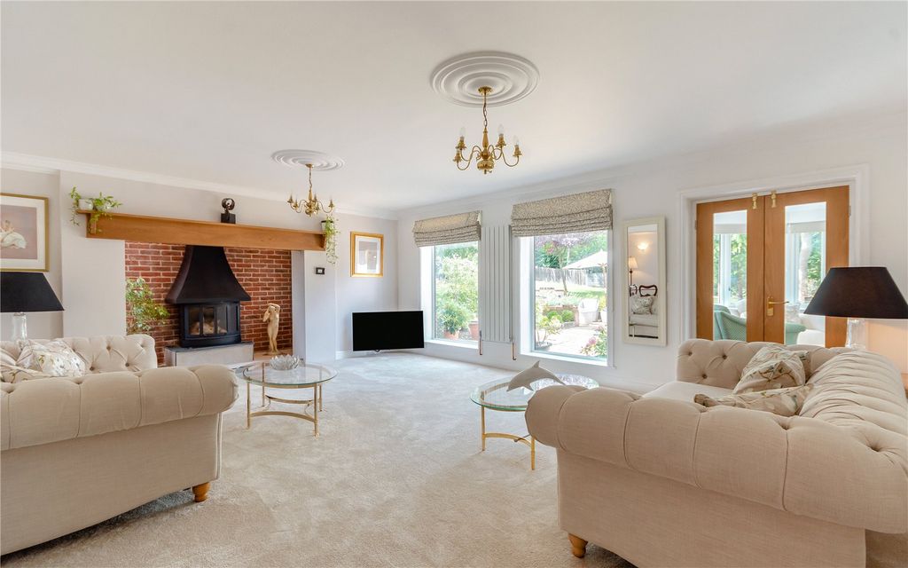 Property photo 3 of 24 Sitting Room