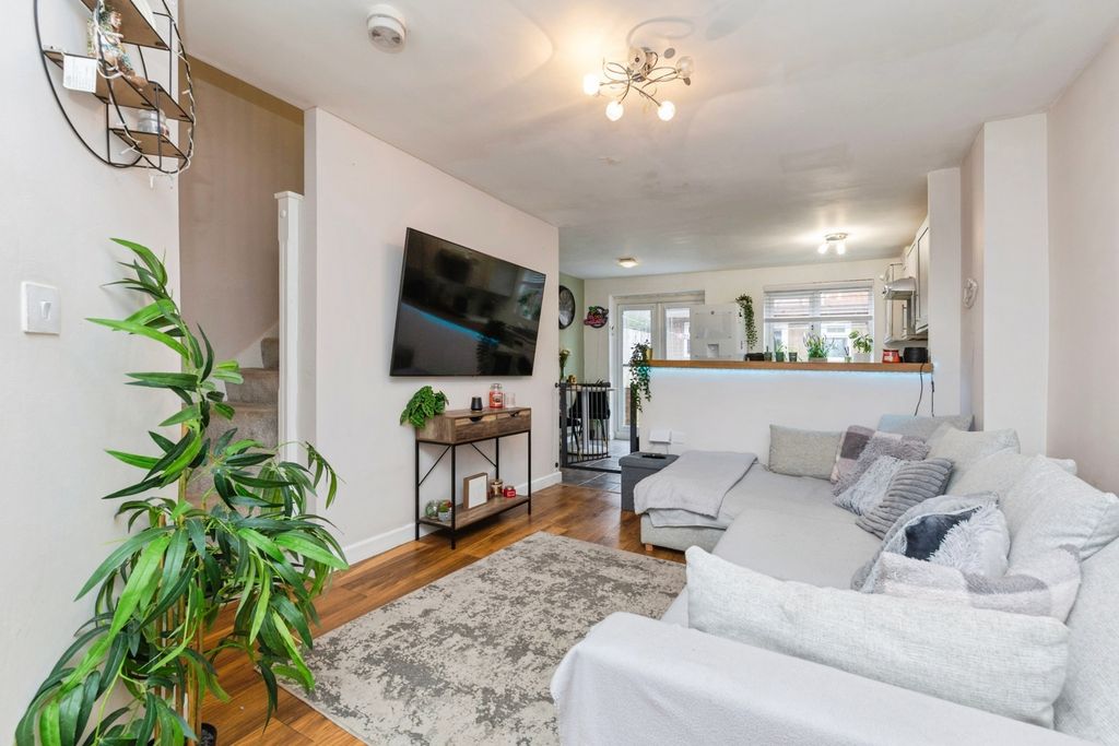 Property photo 3 of 17 Pbox-Img.Jpg