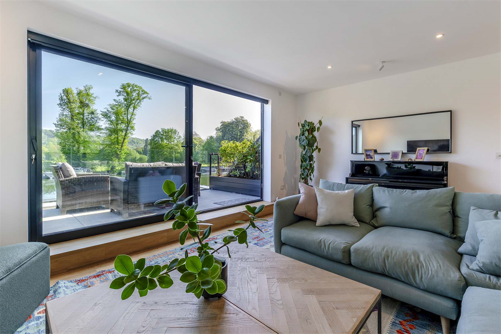 Property photo 2 of 28