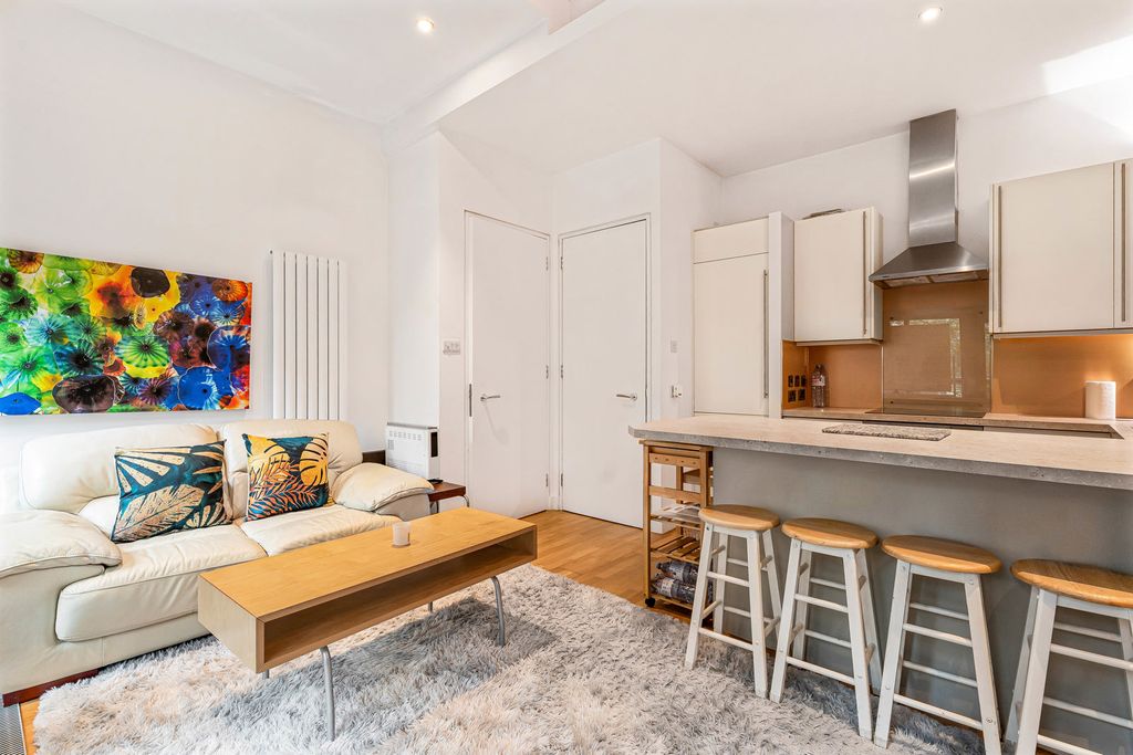 Property photo 1 of 23 Reception/Kitchen