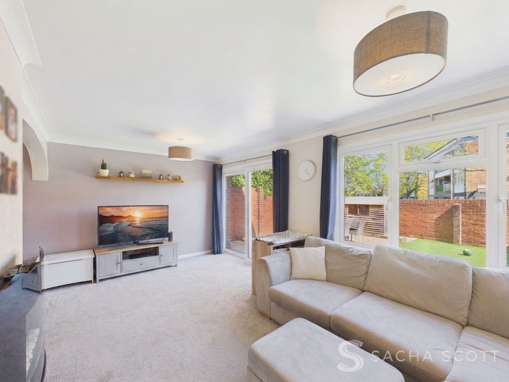 Property photo 2 of 28 Lounge / Diner