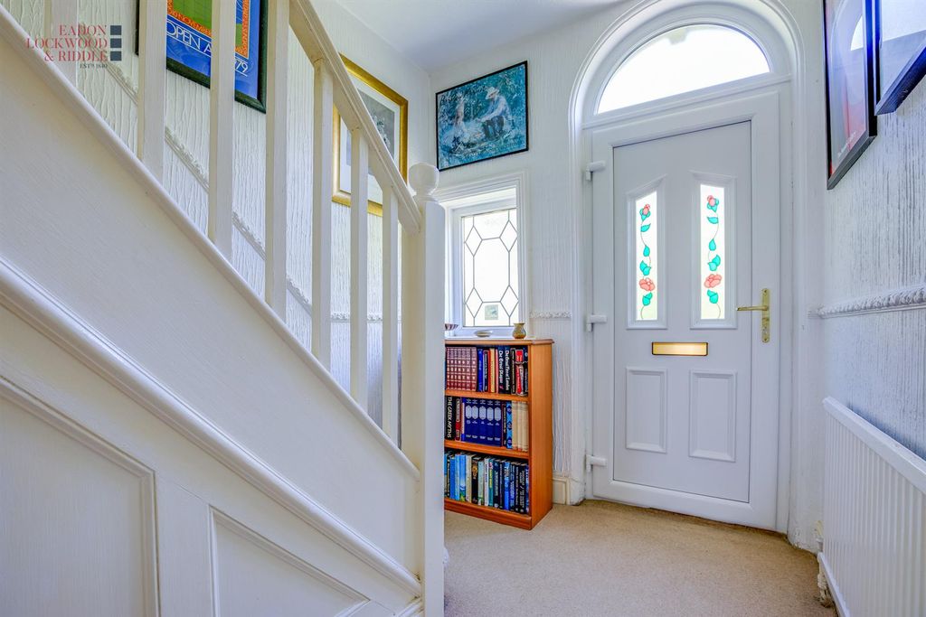 Property photo 2 of 21 Entrance Hall