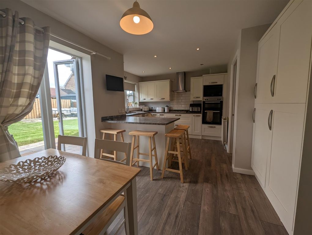 Property photo 3 of 18 Kitchen/Diner