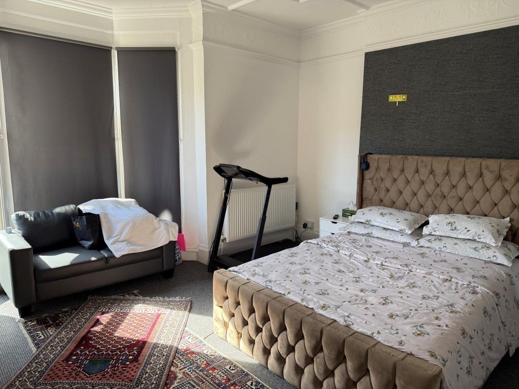 Property photo 3 of 10 First Floor Front Bedroom With Bay Window