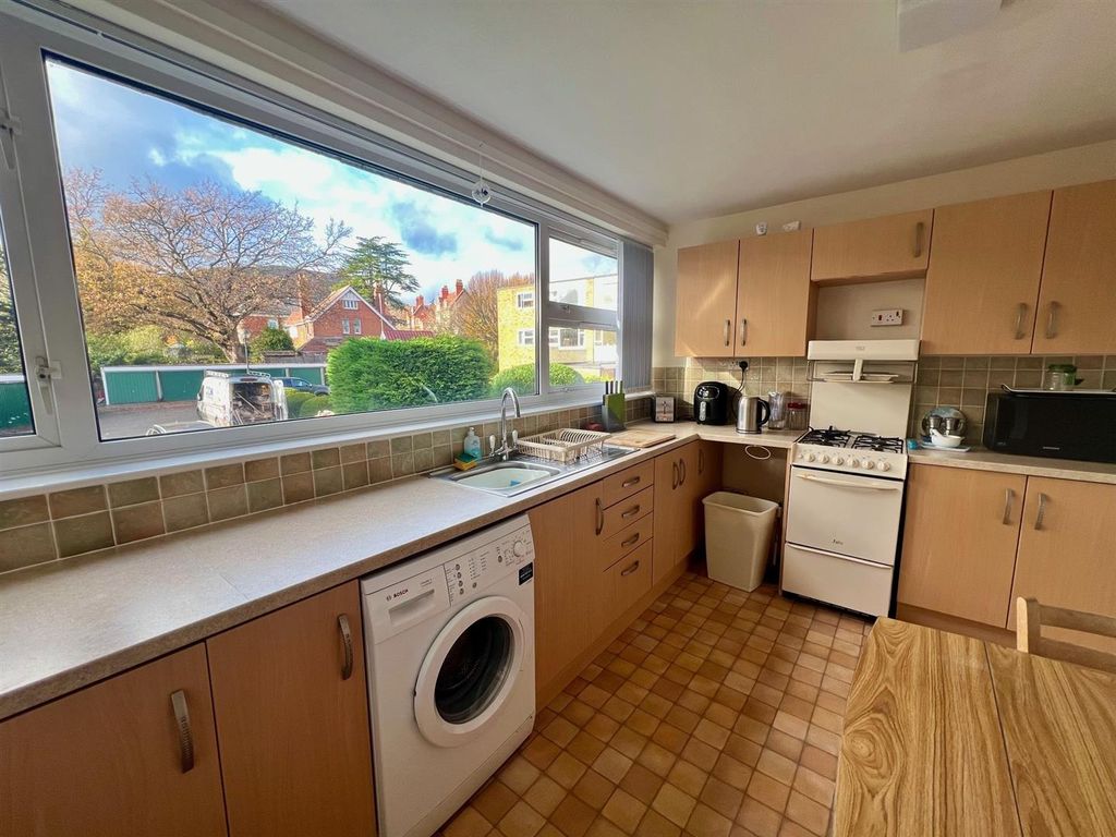 Property photo 3 of 18 Kitchen.Jpg