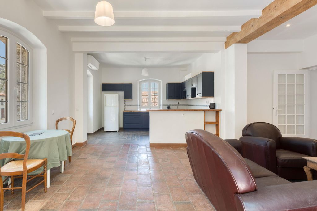Property photo 2 of 18 Image