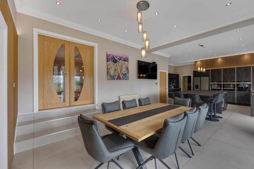 Property photo 3 of 48