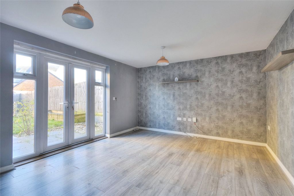 Property photo 3 of 20 Living Room