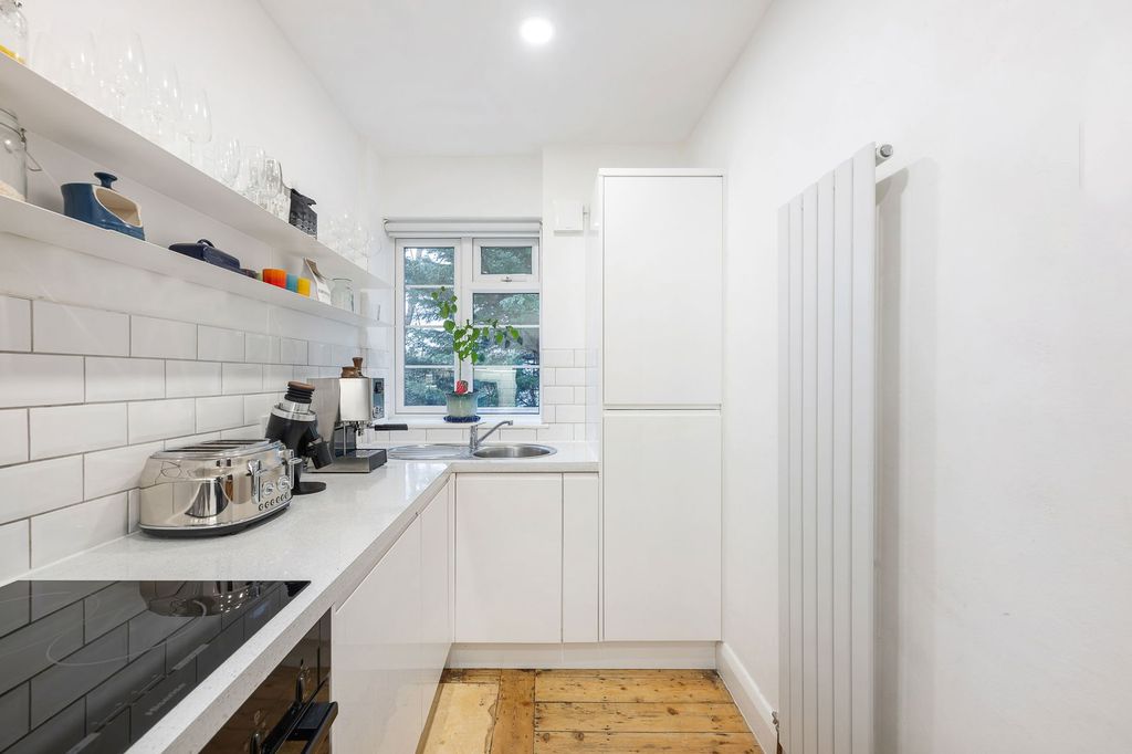 Property photo 3 of 31