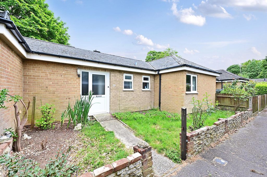 Property photo 1 of 11 Glastonbury Close