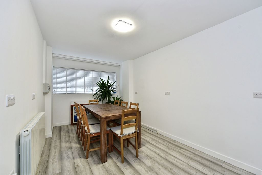 Property photo 3 of 21 Pbox-Img.Jpg