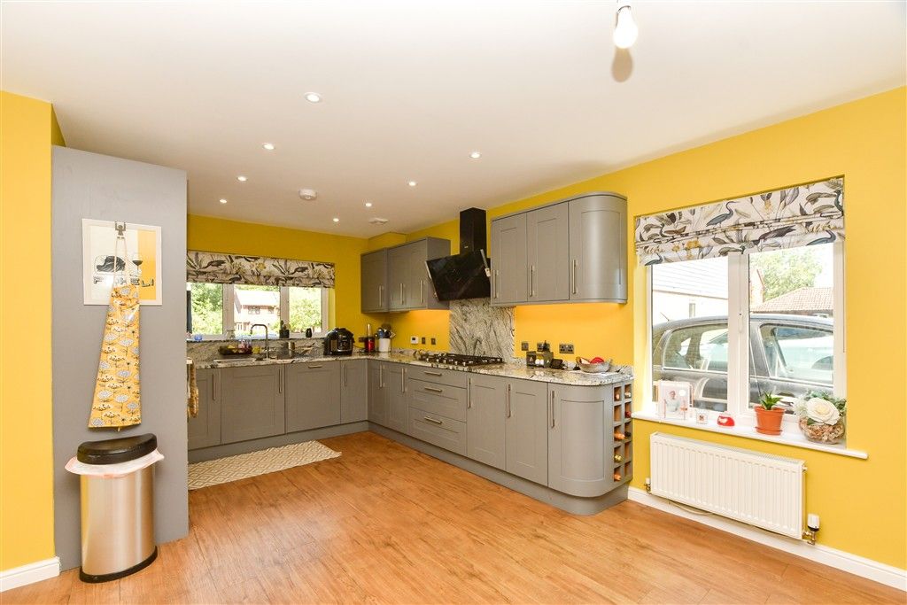 Property photo 1 of 14 Lounge