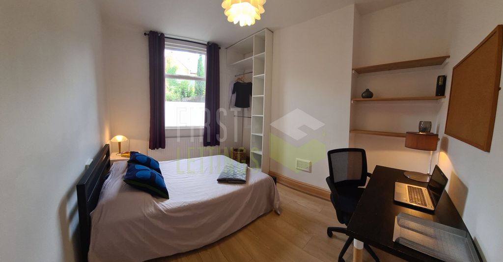 Property photo 1 of 10 Photo 5