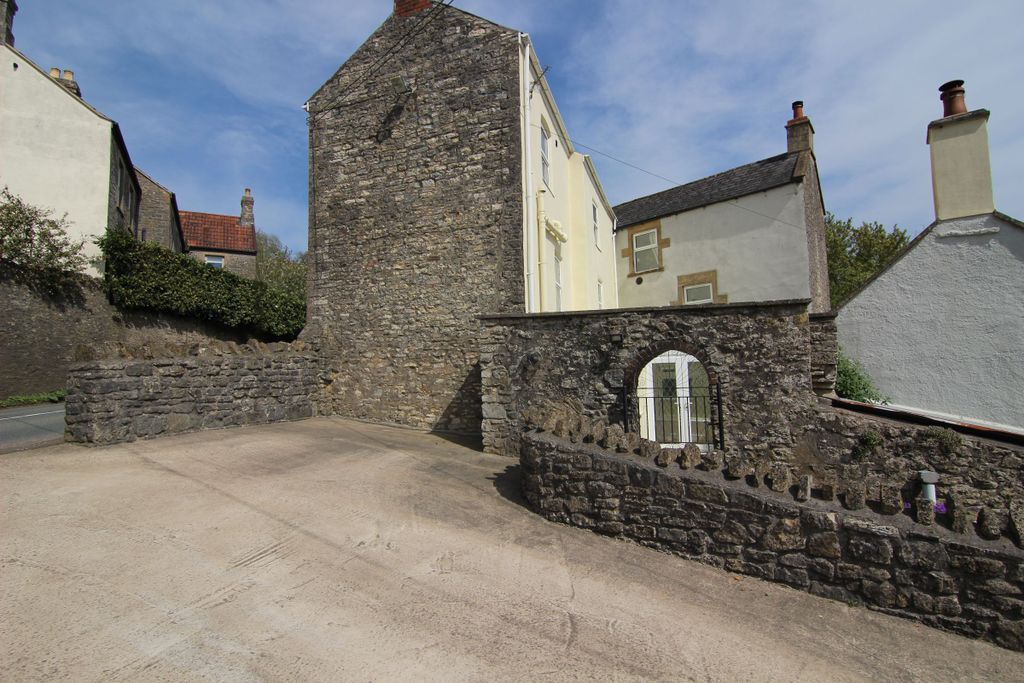 Property photo 3 of 16