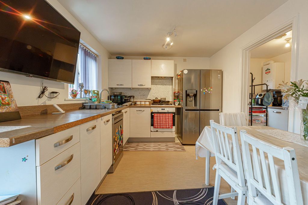 Property photo 2 of 34