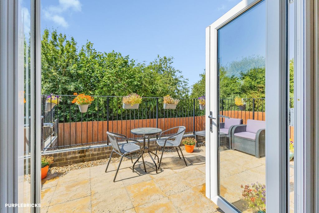 Property photo 2 of 31