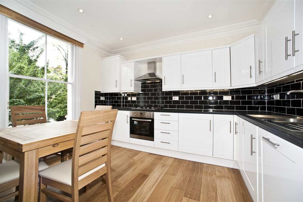 Property photo 2 of 8 Kitchen